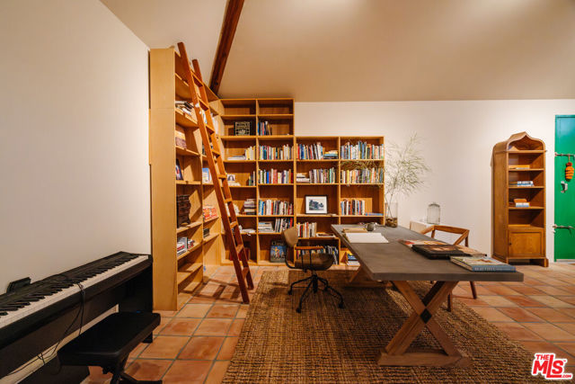 2002 Tuna Canyon Road, Topanga CA: https://media.crmls.org/mediaz/264aefa1-7b50-45a7-b932-edcddd63a9a4.jpg