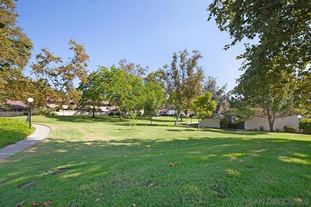 545 Shady Brook Pl, Escondido CA: https://media.crmls.org/mediaz/264af089-a20c-4bb3-ba77-89e4d579f8e6.jpg