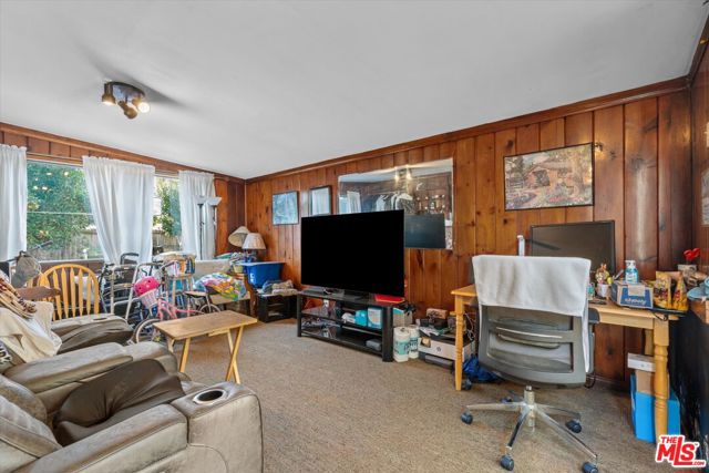 1757 Wellesley Avenue, Los Angeles CA: https://media.crmls.org/mediaz/264bca3d-093b-4d75-8428-7ccddaef4141.jpg