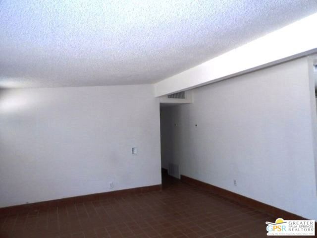 15875 N Crystal Springs Drive, Palm Springs CA: https://media.crmls.org/mediaz/264c34b4-6852-4da8-9c57-fffad6f36dda.jpg