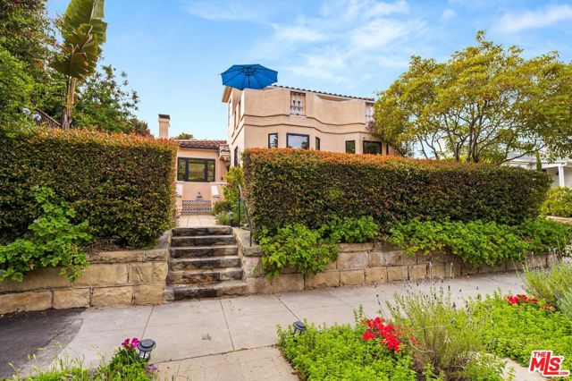 305 E Islay Street, Santa Barbara CA: https://media.crmls.org/mediaz/264c817f-c19a-419c-9a78-9359c5782cf7.jpg