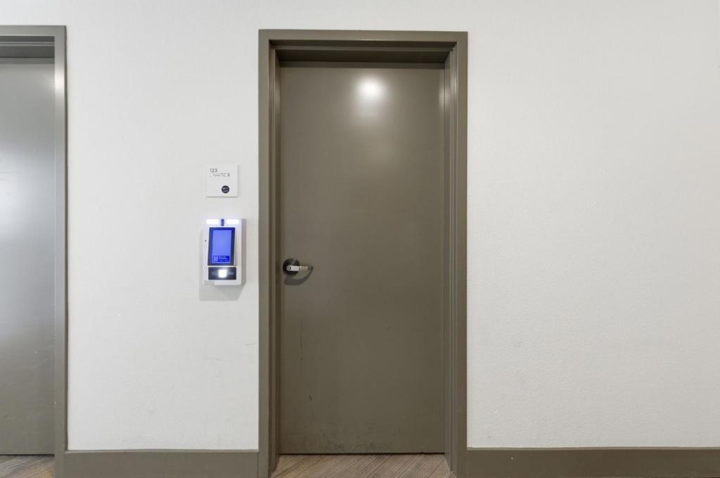 https://media.crmls.org/mediaz/264cc927-59ad-466e-99e0-a6f7ebb3a0ce.jpg?preset=X-Large