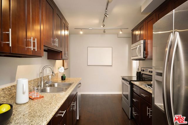 927 North Kings Road, 306 photo 5