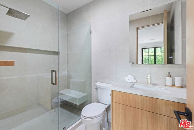 9451 Sunset Boulevard, Beverly Hills CA: https://media.crmls.org/mediaz/264d2f46-2c14-4a4b-b466-364d6d22f743.jpg