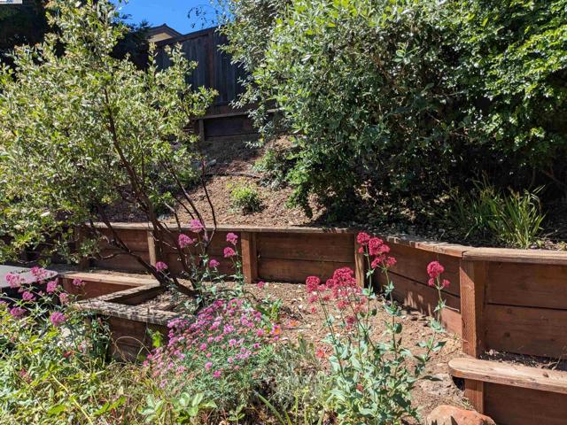 2277 Stillcreek Ct, Martinez CA: https://media.crmls.org/mediaz/264e205e-6e3e-4255-9c61-4e282bf04c64.jpg