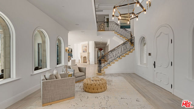 31272 Broad Beach Road, Malibu CA: https://media.crmls.org/mediaz/264e2fd7-d51a-476d-b427-23ce797984ac.jpg