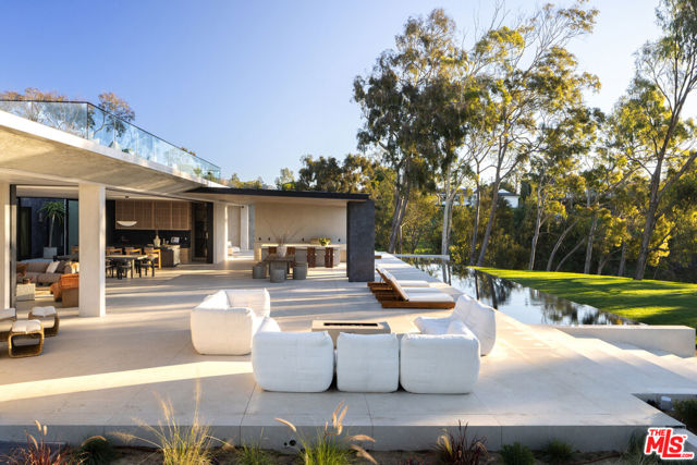 29200 Larkspur Lane, Malibu CA: https://media.crmls.org/mediaz/264e89e2-4e9a-466e-89a9-c3bd6b3f92d0.jpg