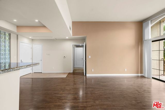 10275 Missouri Avenue, Los Angeles CA: https://media.crmls.org/mediaz/264edbcf-c36c-4fde-b404-0dad7b545207.jpg