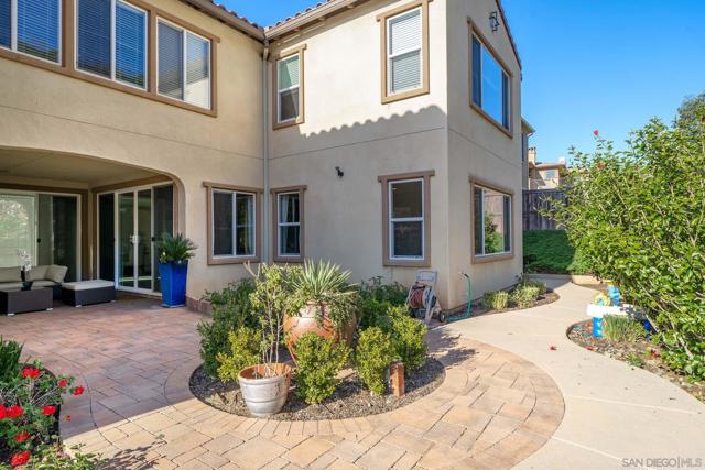 847 Cannondale Ct, San Marcos CA: https://media.crmls.org/mediaz/264fa8f0-310e-46c9-a32f-d63892c11297.jpg