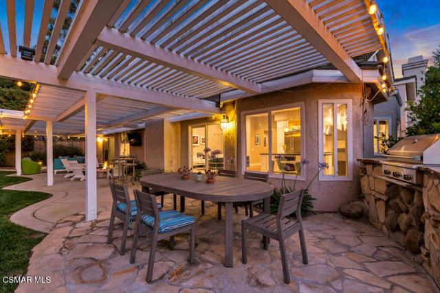 4953 Kilburn Court, Oak Park CA: https://media.crmls.org/mediaz/264fd25b-2327-4bdd-91b6-a49447734ab5.jpg