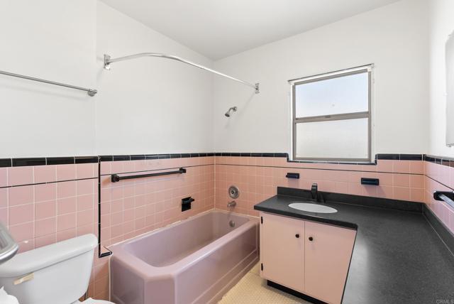 Detail Gallery Image 22 of 55 For 3040 Byron St, San Diego,  CA 92106 - 6 Beds | 2 Baths