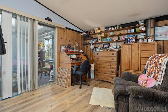 252 Santa Clara Dr, Vista CA: https://media.crmls.org/mediaz/26501048-0ac3-4fc4-95ec-0f699cc3d2da.jpg