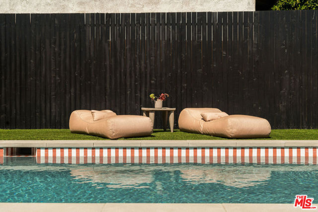 3923 Revere Avenue, Los Angeles CA: https://media.crmls.org/mediaz/265034b9-3e72-4307-be9e-eae14f897e4a.jpg