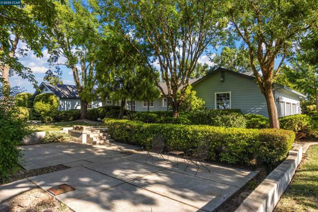 5435 Box R Ranch Rd, Vacaville CA: https://media.crmls.org/mediaz/26514e62-7b38-41b7-9541-17d99aaa9592.jpg