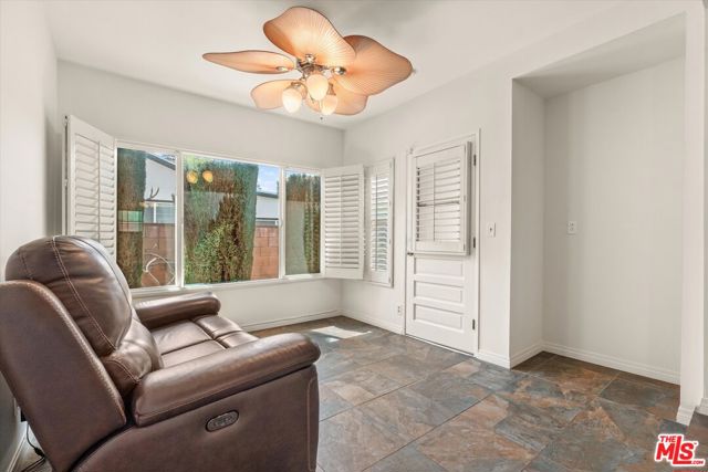 9313 Hayvenhurst Avenue, North Hills CA: https://media.crmls.org/mediaz/26516381-1896-4ccf-bc20-bee03d47af29.jpg