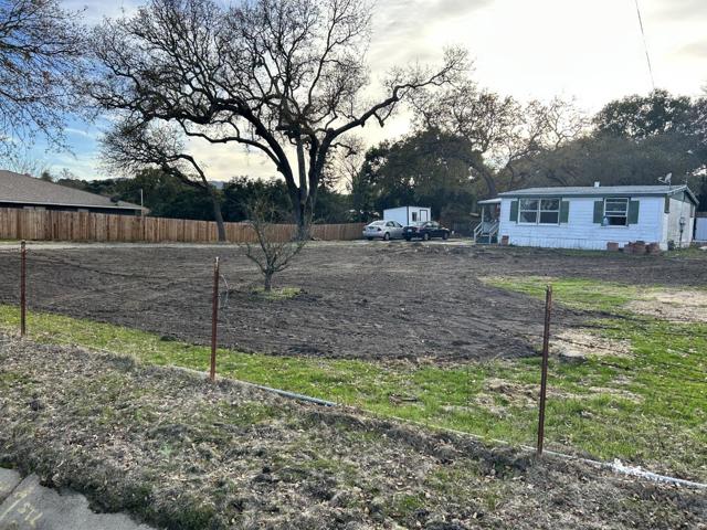 10050 W Front Road, Atascadero CA: https://media.crmls.org/mediaz/26517810-83bd-410e-b875-91dd8e3d5a97.jpg