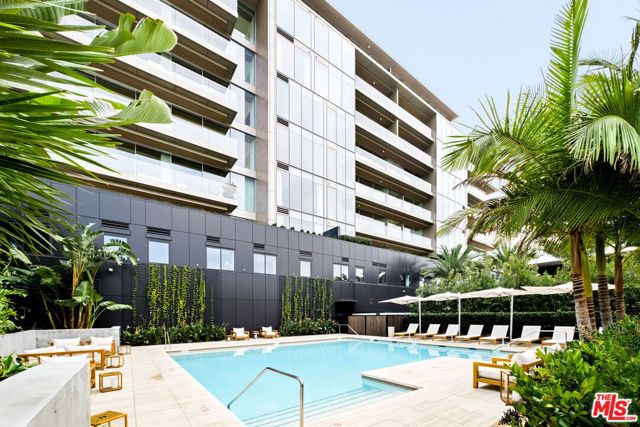 8899 Beverly Boulevard, Los Angeles CA: https://media.crmls.org/mediaz/2651809a-0f4f-4a10-a0d8-1f2168fc72d1.jpg