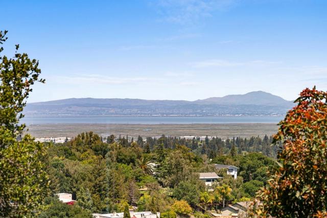3554 Oak Knoll Drive, Redwood City CA: https://media.crmls.org/mediaz/2651a6bc-ceb0-4631-a707-e7f4c98ddad6.jpg