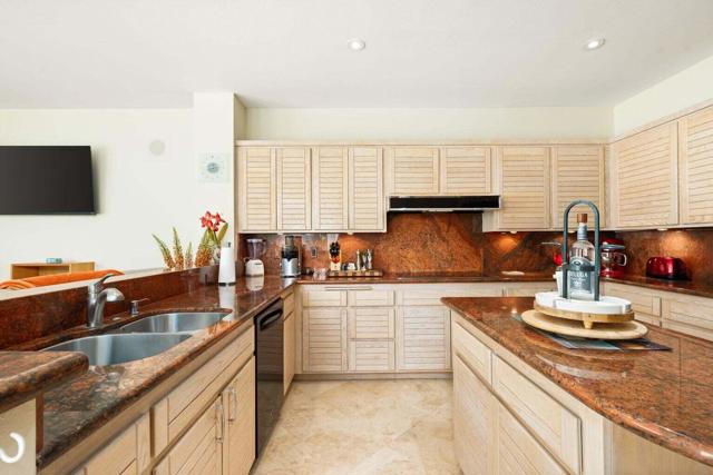 55649 Pinehurst, La Quinta CA: https://media.crmls.org/mediaz/2651f25c-aba5-41e3-b2ed-8596b62ab300.jpg