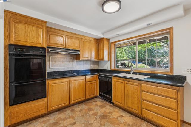 4190 Sharab Ct, Pleasanton CA: https://media.crmls.org/mediaz/26528898-8a26-44c6-8006-282762126934.jpg