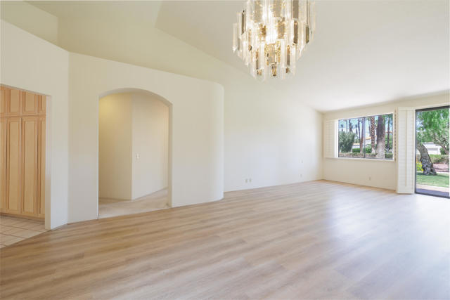 106 Celano Circle, Palm Desert CA: https://media.crmls.org/mediaz/26531e31-348e-409c-9e62-943b3b71185b.jpg