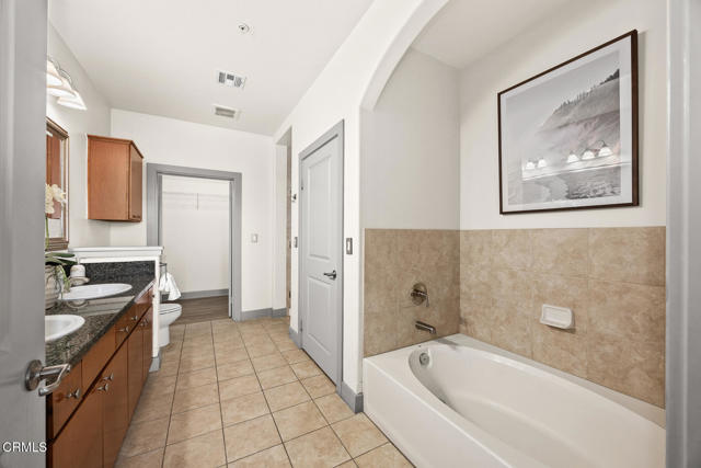 840 E Green Street, Pasadena CA: https://media.crmls.org/mediaz/26532c3f-e134-4ddb-8af9-f8db759732d8.jpg