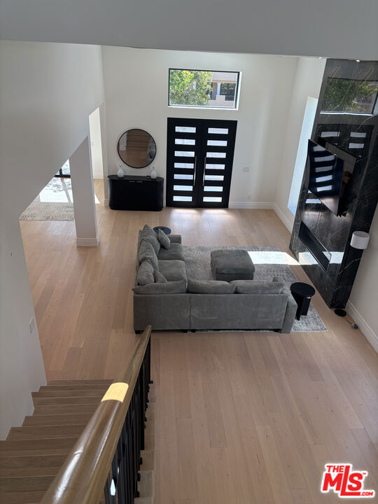 10520 Ashton Avenue, Los Angeles CA: https://media.crmls.org/mediaz/26535ea4-a204-46a9-ad73-e63fd4b20e06.jpg