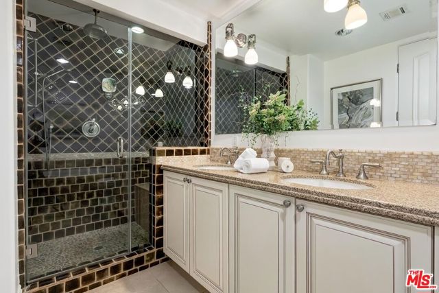 2 Bed Home for Sale in Los Angeles, California