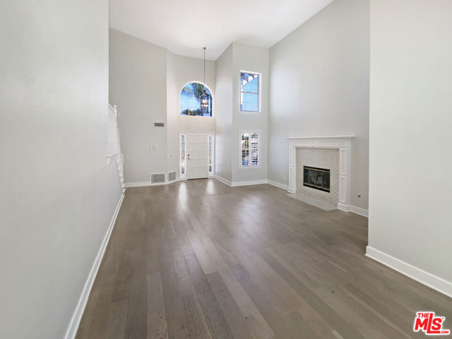 5996 Birdie Drive, La Verne CA: https://media.crmls.org/mediaz/26556dbe-6ad2-4464-be5f-fbab20ecb04b.jpg
