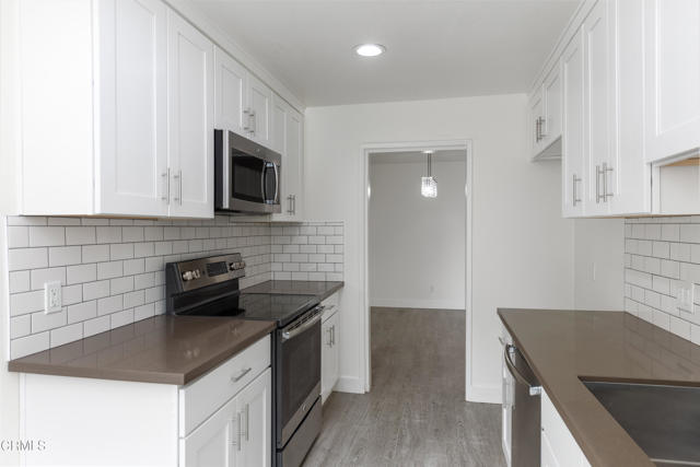 Detail Gallery Image 4 of 30 For 4041 via Marisol #210,  Los Angeles,  CA 90042 - 2 Beds | 2 Baths