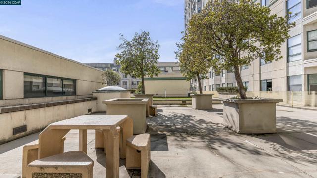 988 Franklin St, Oakland CA: https://media.crmls.org/mediaz/2656770c-d00c-4648-b495-7b711dccaf24.jpg