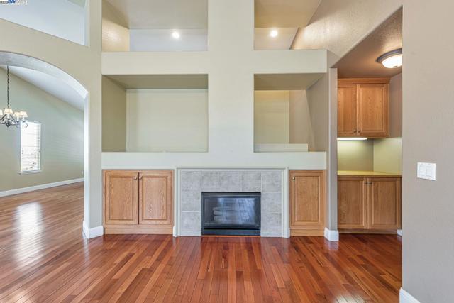 2578 Ridge Crest Ct., Castro Valley CA: https://media.crmls.org/mediaz/2656c95a-8ed9-4d7b-abb4-3bb17000e4b0.jpg