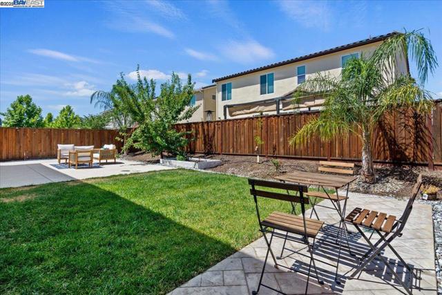 5352 Guenoc Valley Ln, Antioch CA: https://media.crmls.org/mediaz/265708ac-4ea4-4267-82b6-cdd6da6ad5a6.jpg