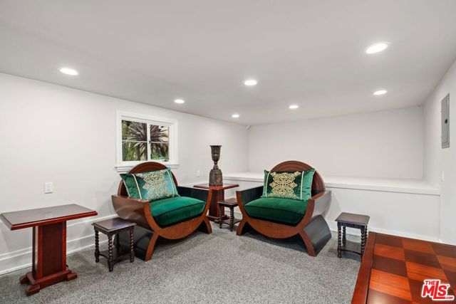 4310 Cedarhurst Circle, Los Angeles CA: https://media.crmls.org/mediaz/26574e21-580c-4025-9c33-773312f62de0.jpg