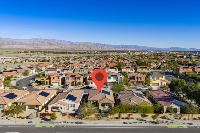 35425 Domani Drive, Palm Desert CA: https://media.crmls.org/mediaz/26579e7a-7b9a-42f2-ba8a-151afaae00ec.jpg