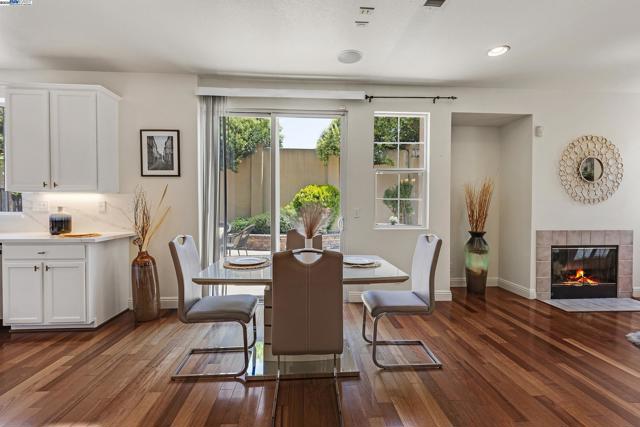 34906 Herringbone Ct, Union City CA: https://media.crmls.org/mediaz/2657d6b6-796e-47ab-bfbf-fab5431f87ea.jpg