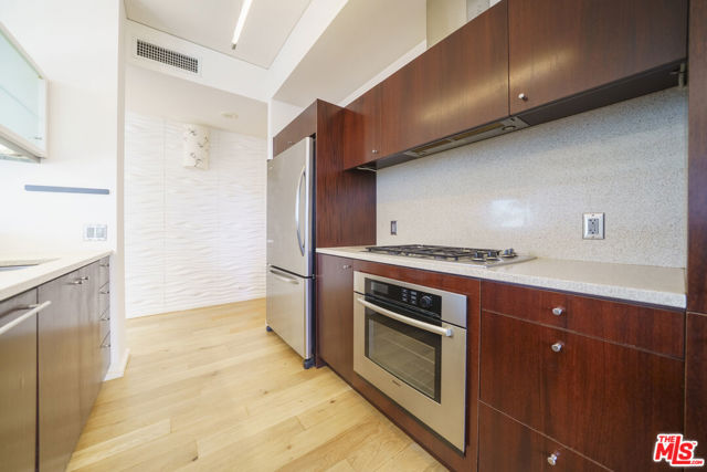 1155 S Grand Avenue, Los Angeles CA: https://media.crmls.org/mediaz/2658500f-2563-4be7-9b7e-2bd6542aab58.jpg