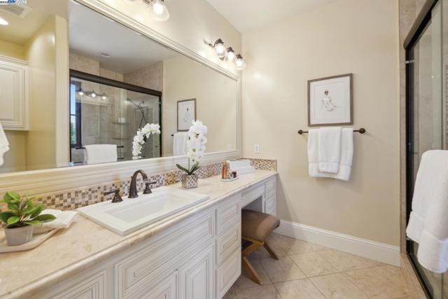 6340 Inspiration Ter, Pleasanton CA: https://media.crmls.org/mediaz/26588343-1f7b-4072-8670-b29165d9f862.jpg