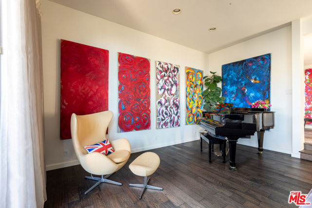 2224 Hercules Drive, Los Angeles CA: https://media.crmls.org/mediaz/26591d80-1a55-4648-a33a-9000005d2544.jpg