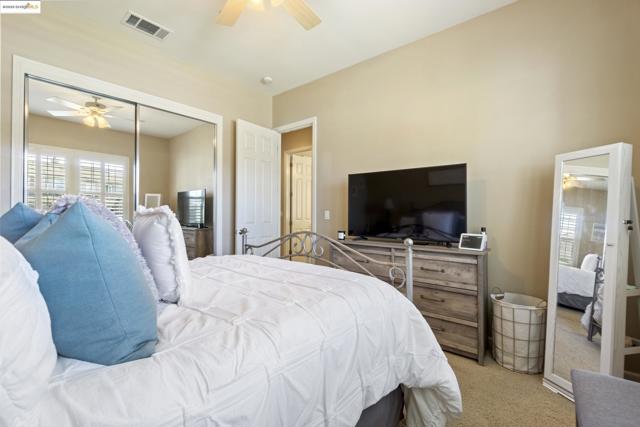 1117 Teal Ct, Brentwood CA: https://media.crmls.org/mediaz/26599a54-c063-4622-b461-2a09db5e5148.jpg