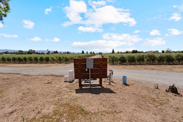 804 Comstock Road, Hollister CA: https://media.crmls.org/mediaz/265a0c74-c4b2-4834-ae83-281c0c42bf40.jpg