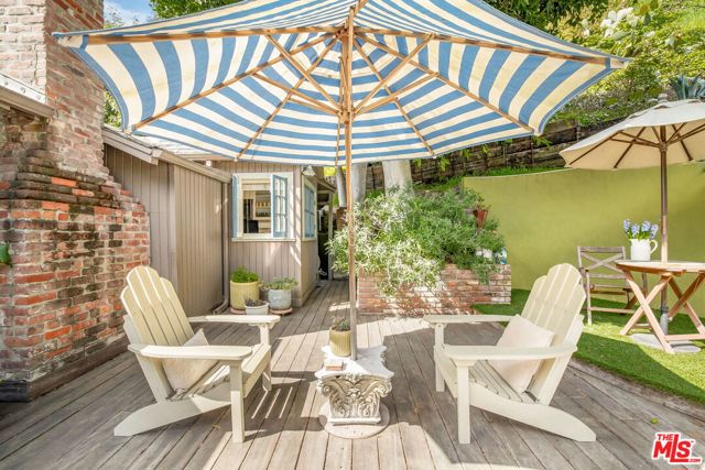 1315 N Beverly Glen Boulevard, Los Angeles CA: https://media.crmls.org/mediaz/265a1f99-ca27-49b7-bfa5-b69129b95509.jpg