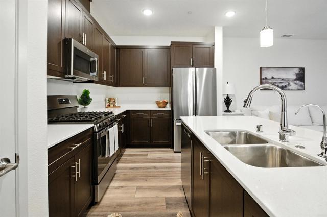 Detail Gallery Image 5 of 37 For 332 Seedling Way, Fallbrook,  CA 92028 - 3 Beds | 2/1 Baths