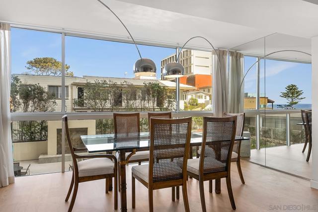 939 Coast Blvd. 5G, La Jolla CA: https://media.crmls.org/mediaz/265a4413-3b6f-4a17-8a6c-2a6394ed6a83.jpg