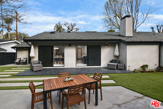 4512 Libbit Avenue, Encino CA: https://media.crmls.org/mediaz/265a4b26-60bf-4528-bda8-b746ed4d42e0.jpg