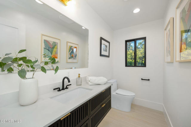 1324 La Granada Drive, Thousand Oaks CA: https://media.crmls.org/mediaz/265a9a12-29d2-486f-86a8-bc2b5893e96d.jpg