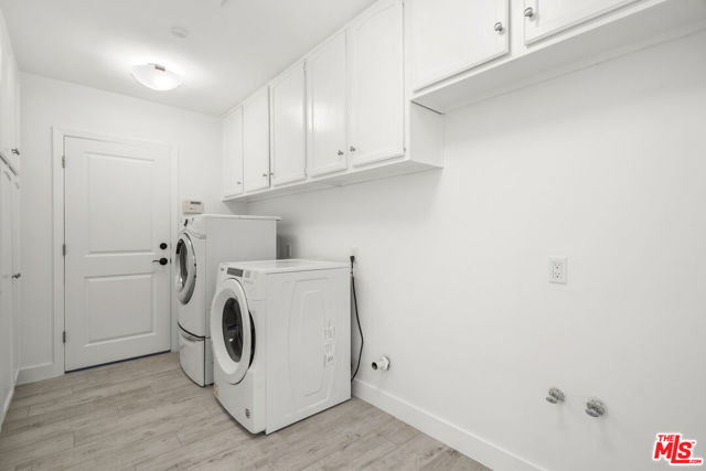 3217 Hutton Drive, Beverly Hills CA: https://media.crmls.org/mediaz/265b4b2f-1f1f-4de5-b4f2-8d0628c0b930.jpg