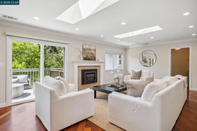 561 Morecroft Road, Lafayette CA: https://media.crmls.org/mediaz/265b66d4-6823-426f-ae38-f4a7d44f33c7.jpg