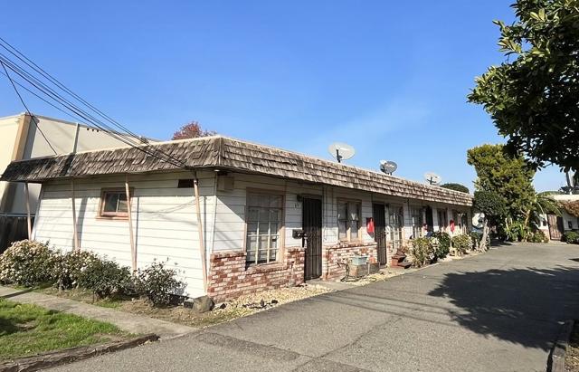 Image 3 of 6 For 467 Albion Avenue