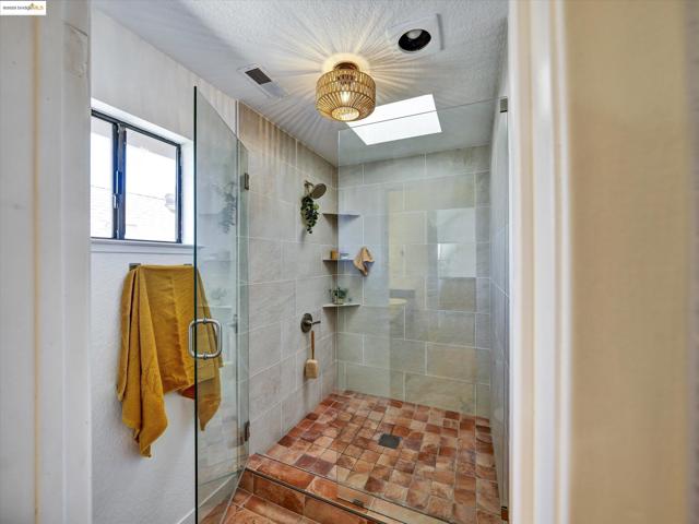 336 Washington Ave, Richmond CA: https://media.crmls.org/mediaz/265c678e-8dcd-4541-b25c-061a3a8f0fbc.jpg